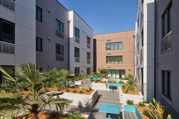 Listing photo 1 of 5