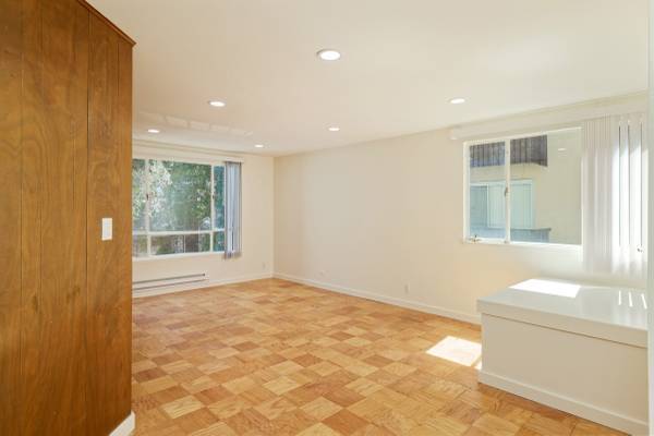 Listing photo 1 of 3