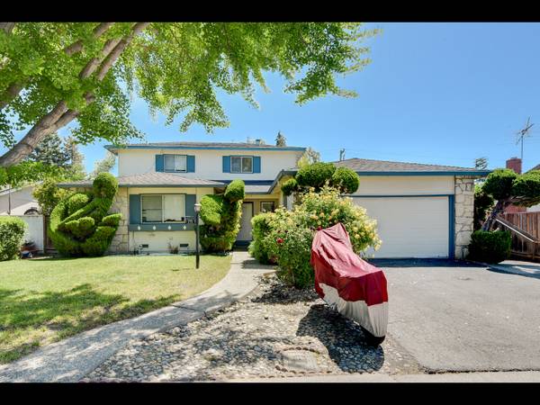 Listing photo 1 of 5