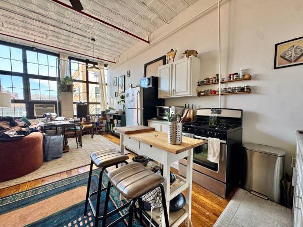 Listing photo 1 of 5