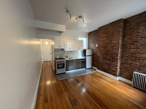 Listing photo 1 of 8