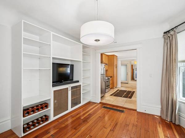 Listing photo 1 of 5