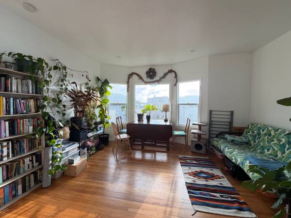 Listing photo 1 of 5