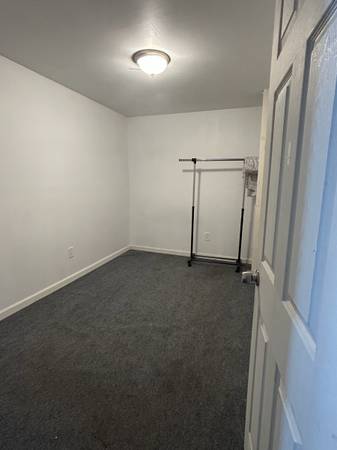 Listing photo 1 of 2