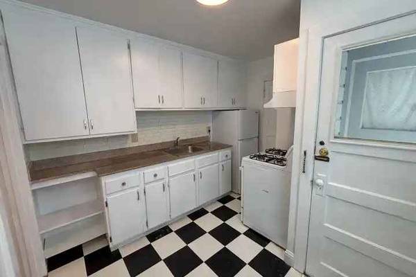 Listing photo 1 of 4