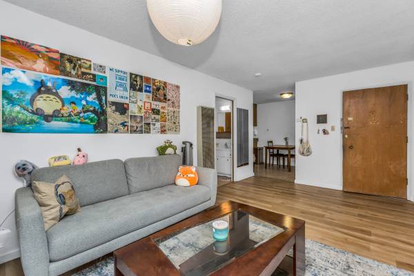 Listing photo 1 of 5