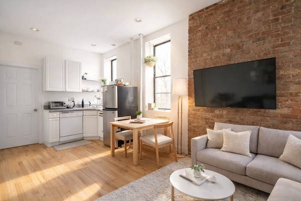 Listing photo 1 of 5