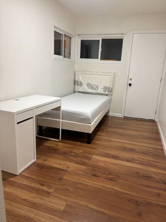 Listing photo 1 of 4