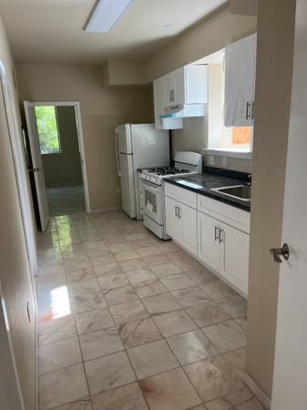 Listing photo 1 of 5