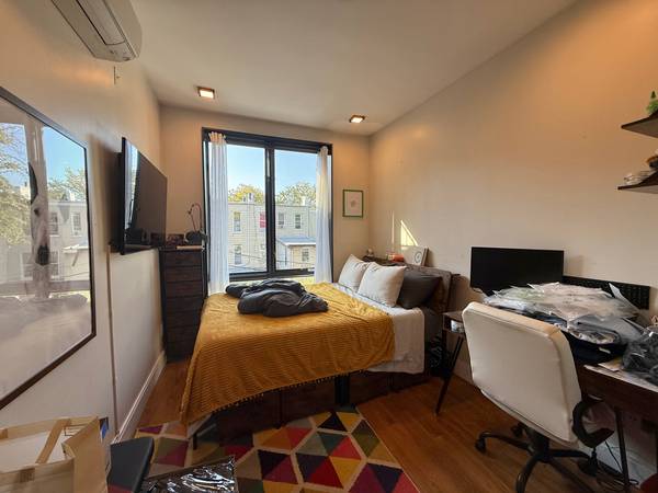 Listing photo 1 of 5