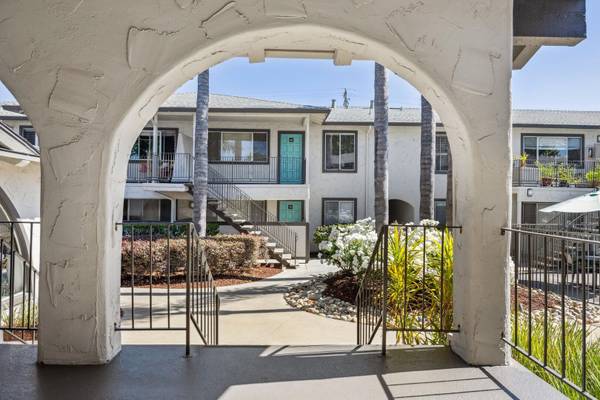 Listing photo 1 of 5