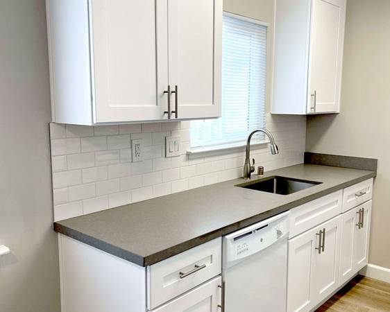 Listing photo 1 of 5