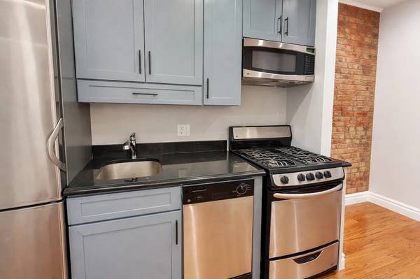 Listing photo 1 of 2