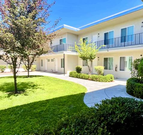 Listing photo 1 of 5