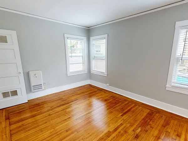 Listing photo 1 of 5