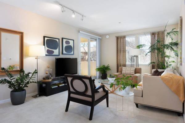 Listing photo 1 of 5