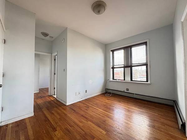 Listing photo 1 of 5