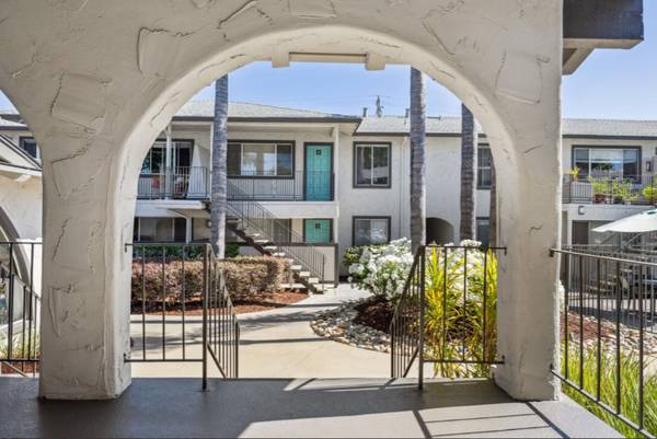 Listing photo 1 of 5