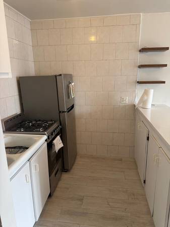 Listing photo 1 of 5