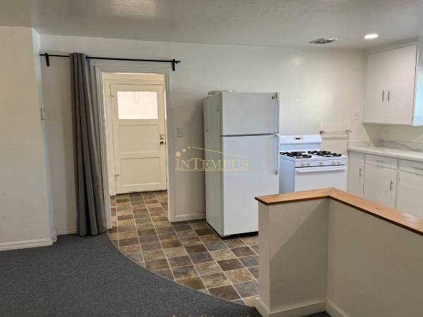 Listing photo 1 of 5