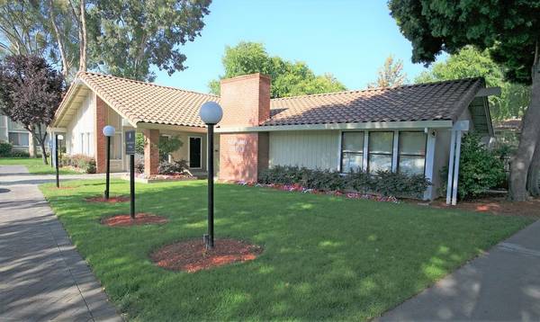 Listing photo 1 of 5