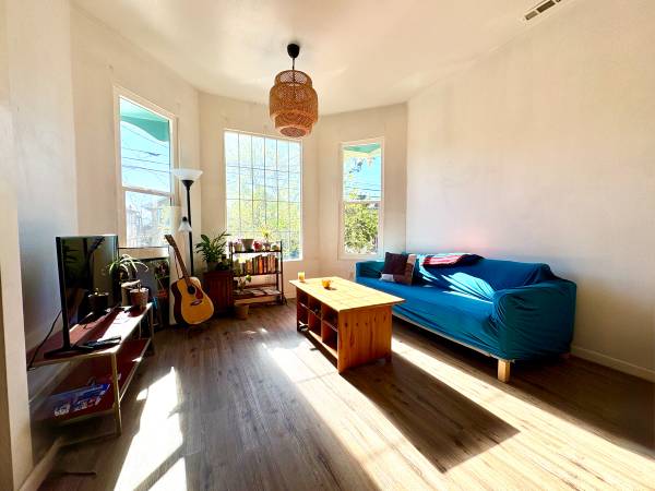 Listing photo 1 of 5