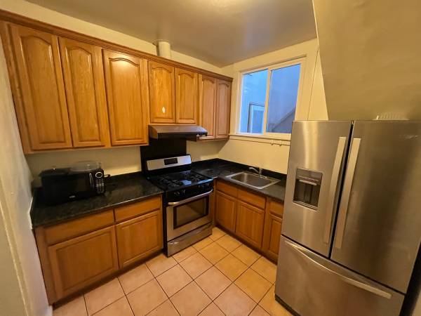 Listing photo 1 of 5