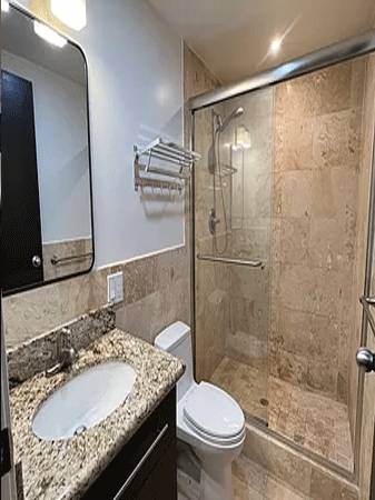 Listing photo 1 of 4