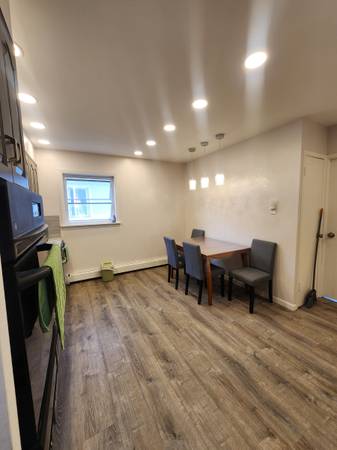 Listing photo 1 of 5