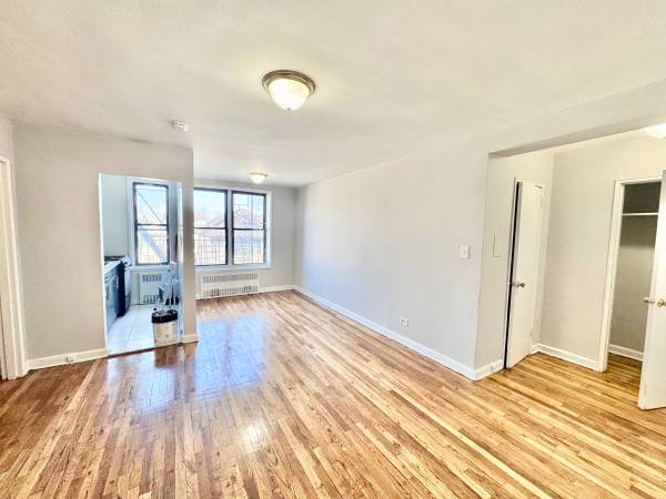 Listing photo 1 of 5