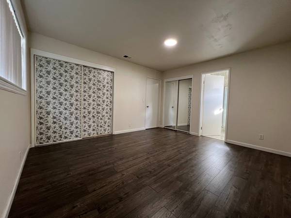 Listing photo 1 of 3