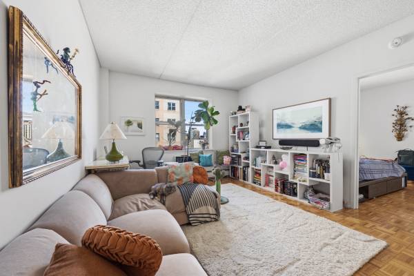 Listing photo 1 of 5