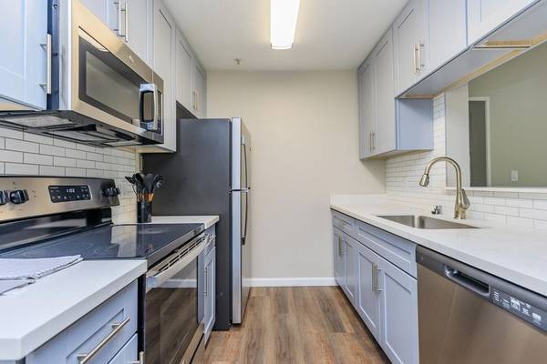 Listing photo 1 of 5