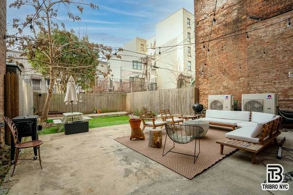 Listing photo 1 of 4
