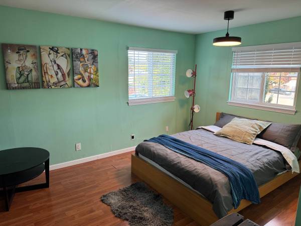 Listing photo 1 of 5