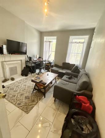 Listing photo 1 of 4