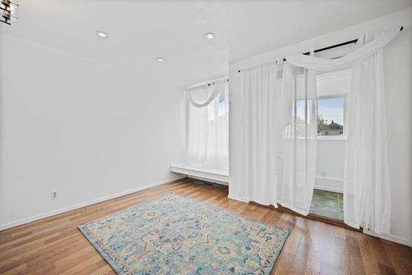 Listing photo 1 of 5