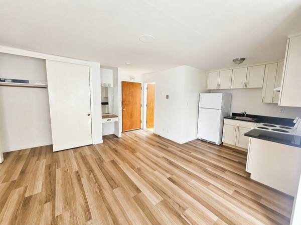 Listing photo 1 of 4