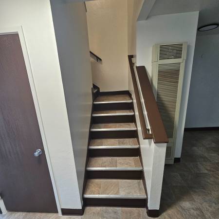 Listing photo 1 of 4