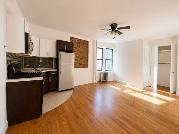 Listing photo 1 of 5
