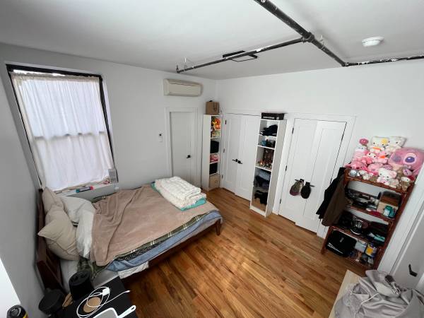 Listing photo 1 of 5