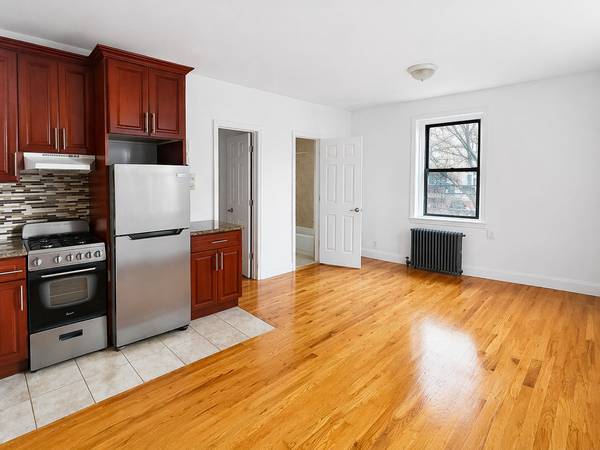 Listing photo 1 of 5