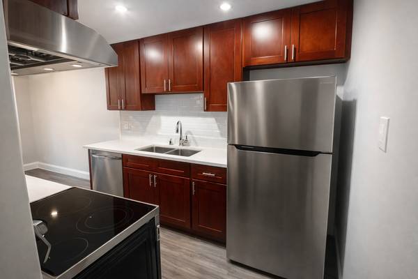 Listing photo 1 of 5