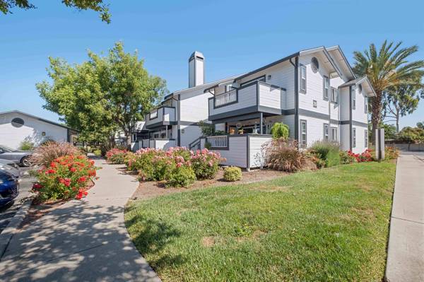 Listing photo 1 of 5