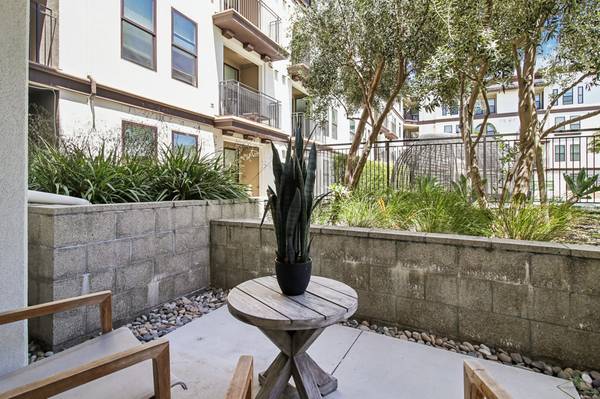 Listing photo 1 of 5