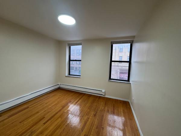 Listing photo 1 of 5