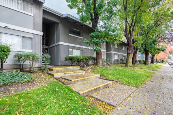 Listing photo 1 of 5