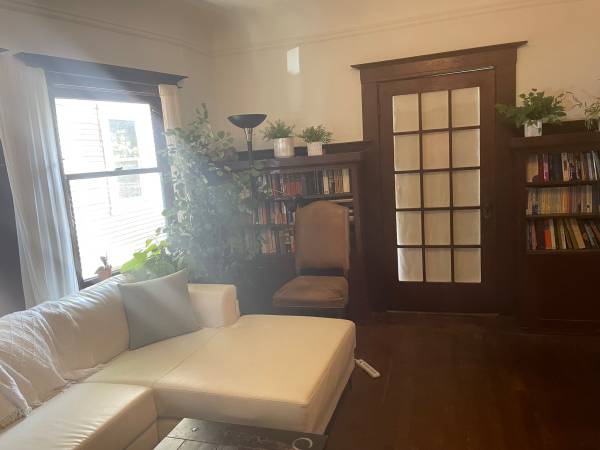 Listing photo 1 of 5