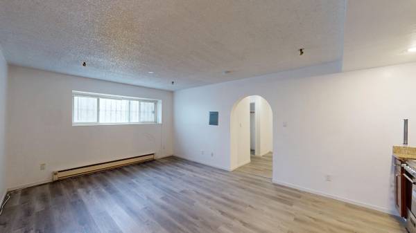 Listing photo 1 of 5