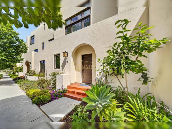 Listing photo 1 of 5